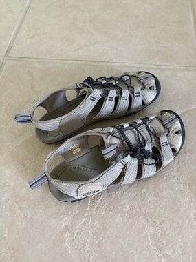 Keen Women's Clearwater CNX Sandals - Size 7.5